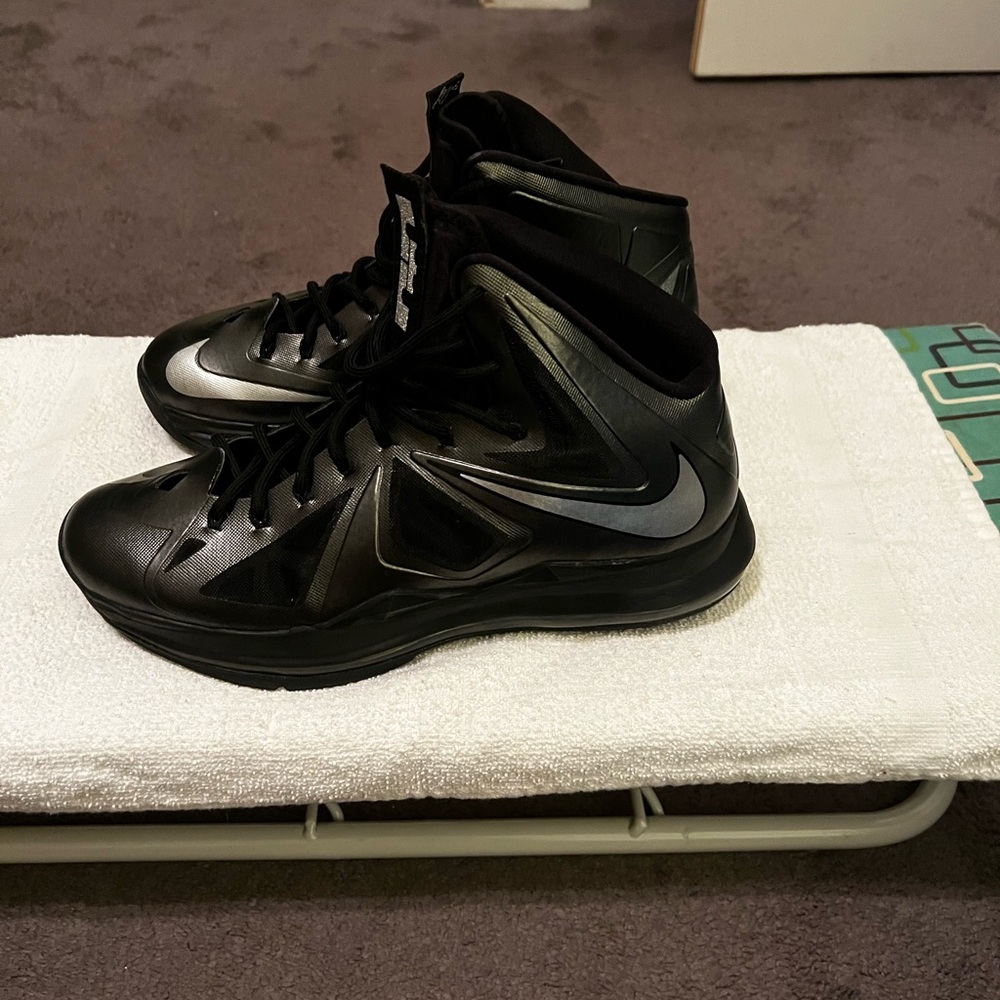 Nike LeBron X Carbon. Size 12. Preowned - Picture 4 of 6